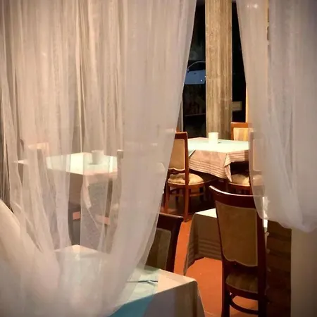 Room In Bb - Hotel Villa Alexandra Only 30 Meters From The Sea בית הארחה *