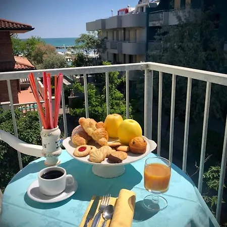 בית הארחה Room In Bb - Hotel Villa Alexandra Only 30 Meters From The Sea San Mauro Mare