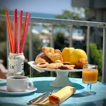 Room In Bb - Hotel Villa Alexandra Only 30 Meters From The Sea San Mauro Mare