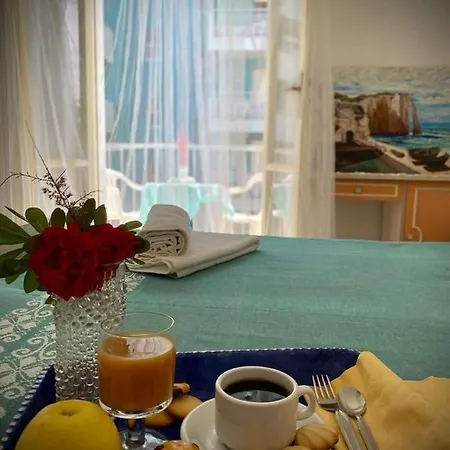 Room In Bb - Hotel Villa Alexandra Only 30 Meters From The Sea Affittacamere